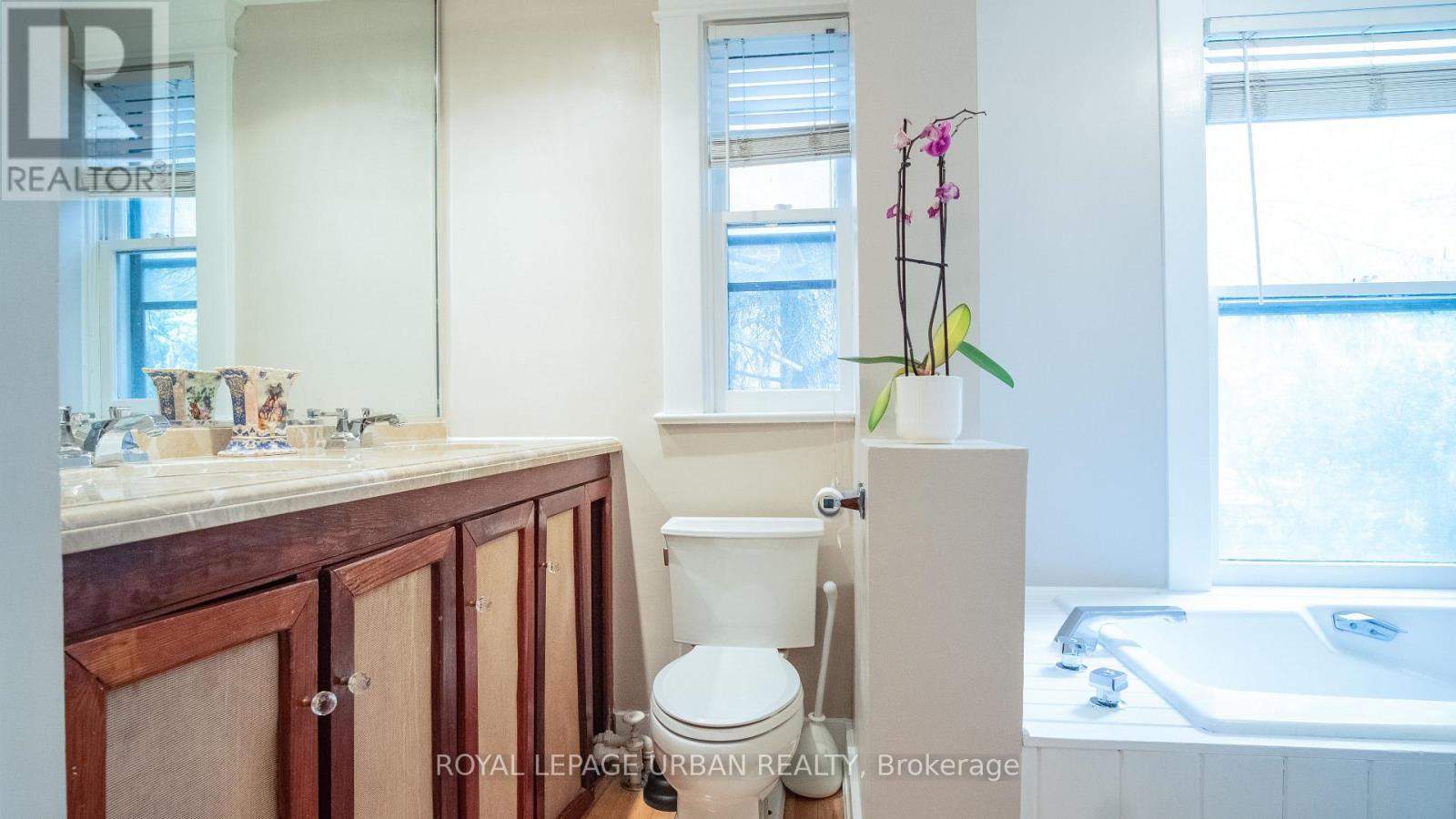 64 Brooklyn Avenue, Toronto, Ontario  M4M 2X5 - Photo 20 - E12473334