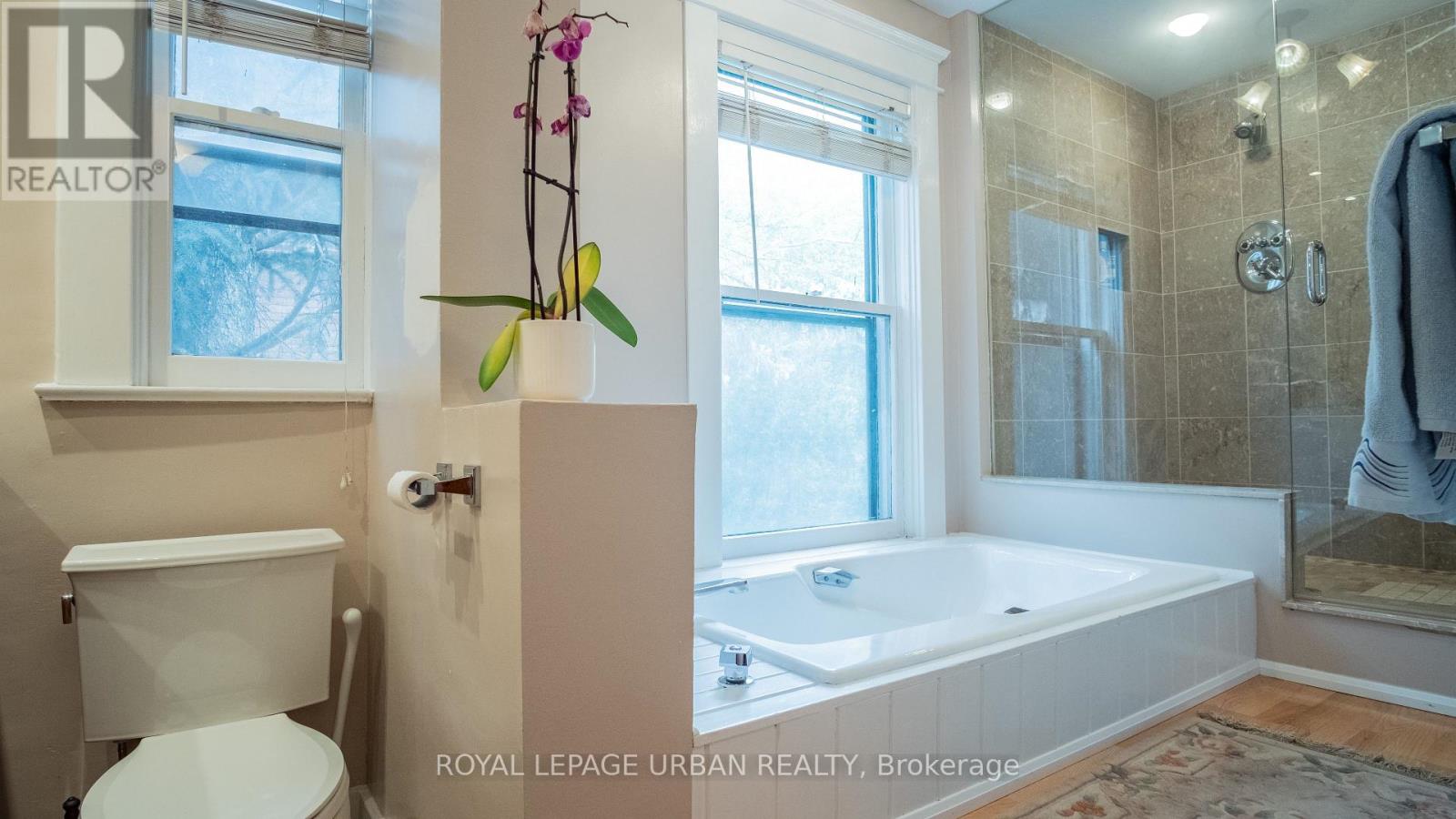 64 Brooklyn Avenue, Toronto, Ontario  M4M 2X5 - Photo 21 - E12473334