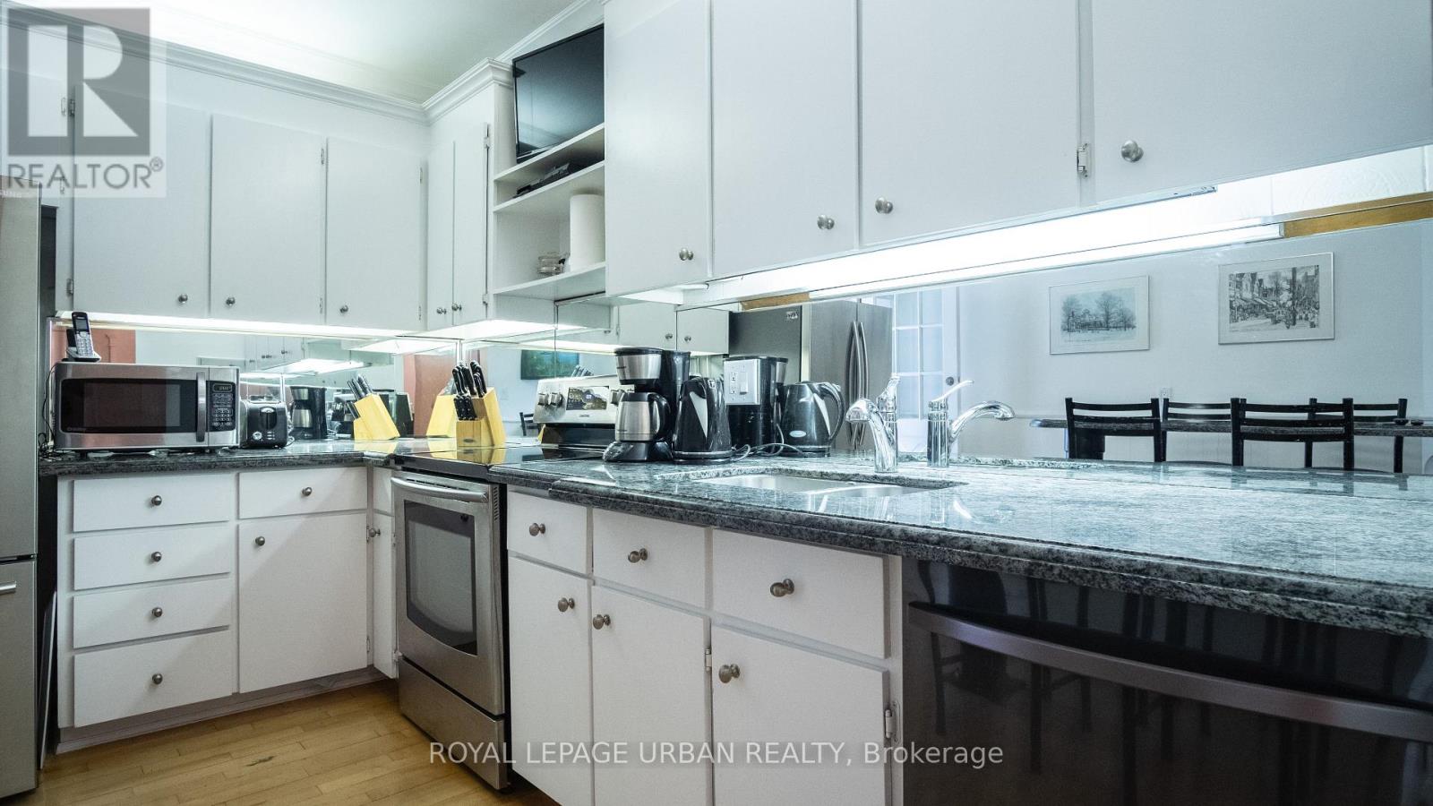 64 Brooklyn Avenue, Toronto, Ontario  M4M 2X5 - Photo 22 - E12473334