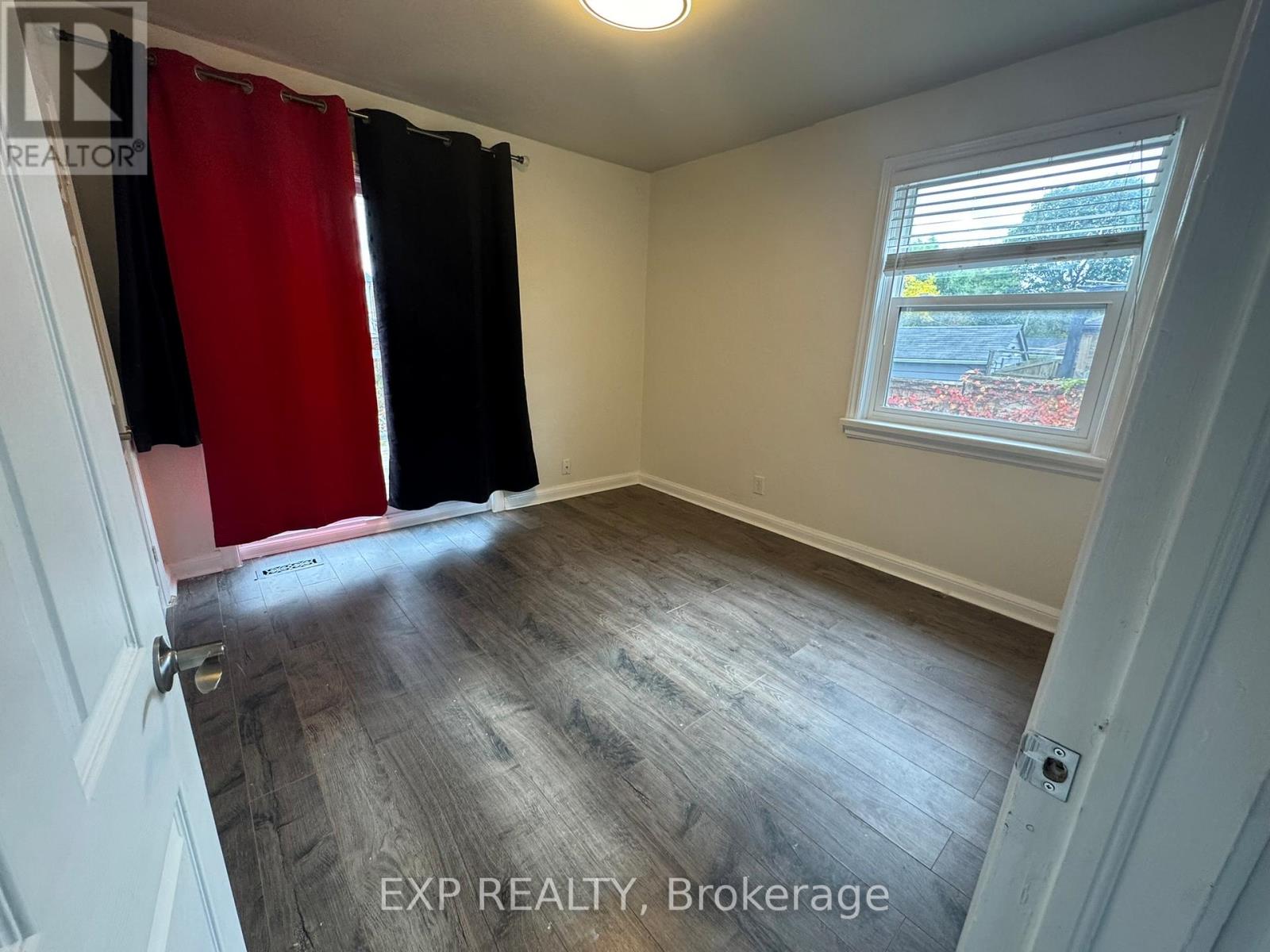 Upper - 97 Central Park Boulevard N, Oshawa, Ontario  L1G 5Y4 - Photo 10 - E12473362