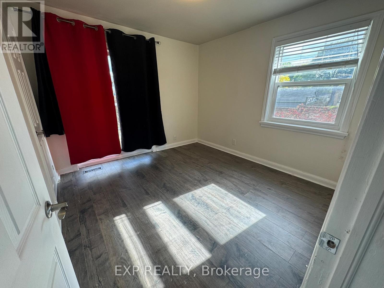 Upper - 97 Central Park Boulevard N, Oshawa, Ontario  L1G 5Y4 - Photo 13 - E12473362