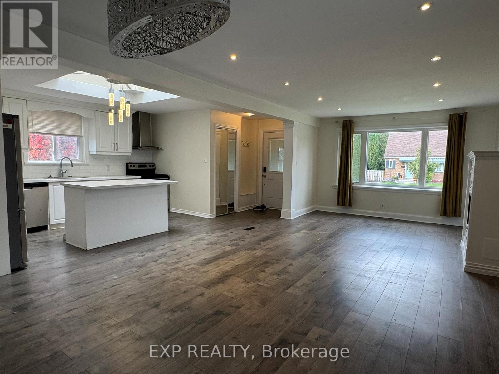 Upper - 97 Central Park Boulevard N, Oshawa, Ontario  L1G 5Y4 - Photo 2 - E12473362