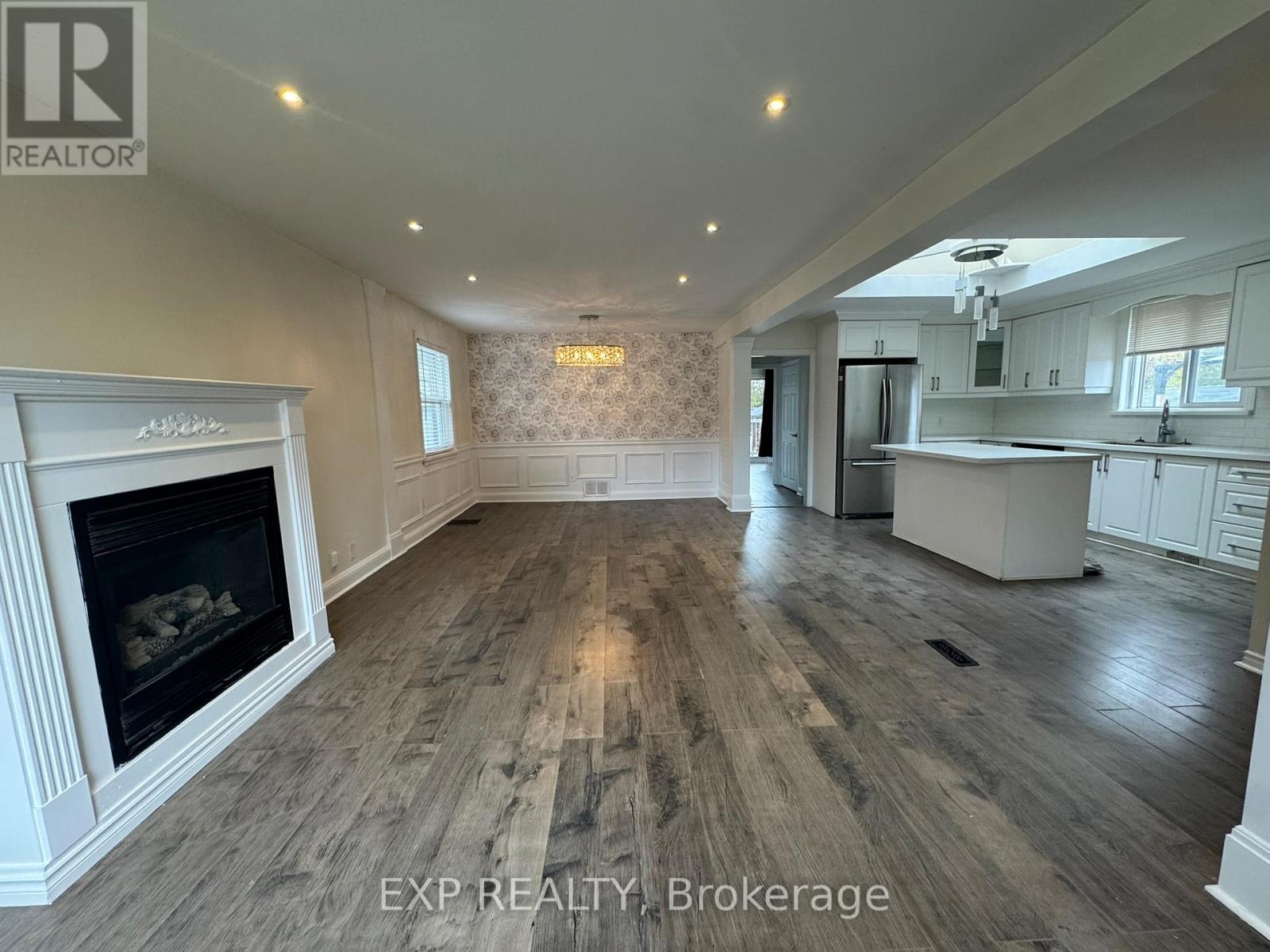 Upper - 97 Central Park Boulevard N, Oshawa, Ontario  L1G 5Y4 - Photo 3 - E12473362