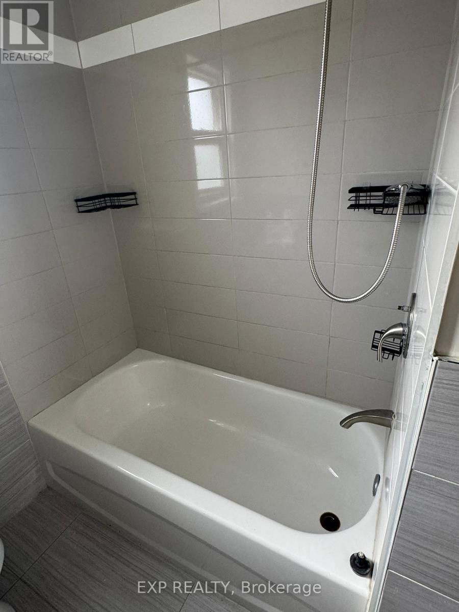 Upper - 97 Central Park Boulevard N, Oshawa, Ontario  L1G 5Y4 - Photo 8 - E12473362