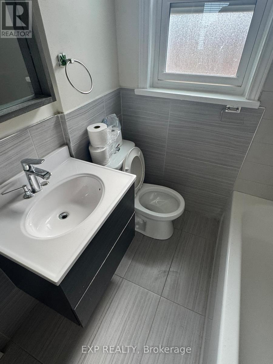 Upper - 97 Central Park Boulevard N, Oshawa, Ontario  L1G 5Y4 - Photo 9 - E12473362