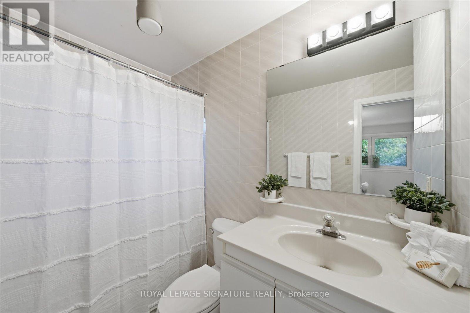 26 Macklingate Court, Toronto, Ontario  M1V 1A1 - Photo 27 - E12473374