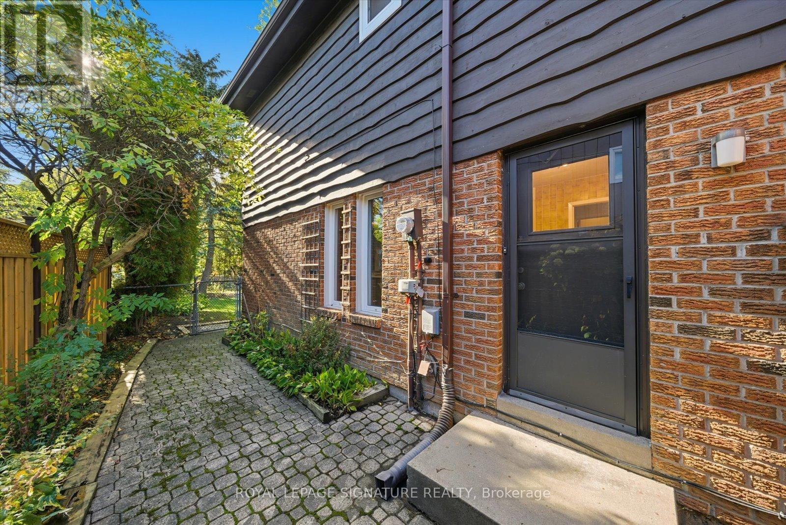 26 Macklingate Court, Toronto, Ontario  M1V 1A1 - Photo 43 - E12473374