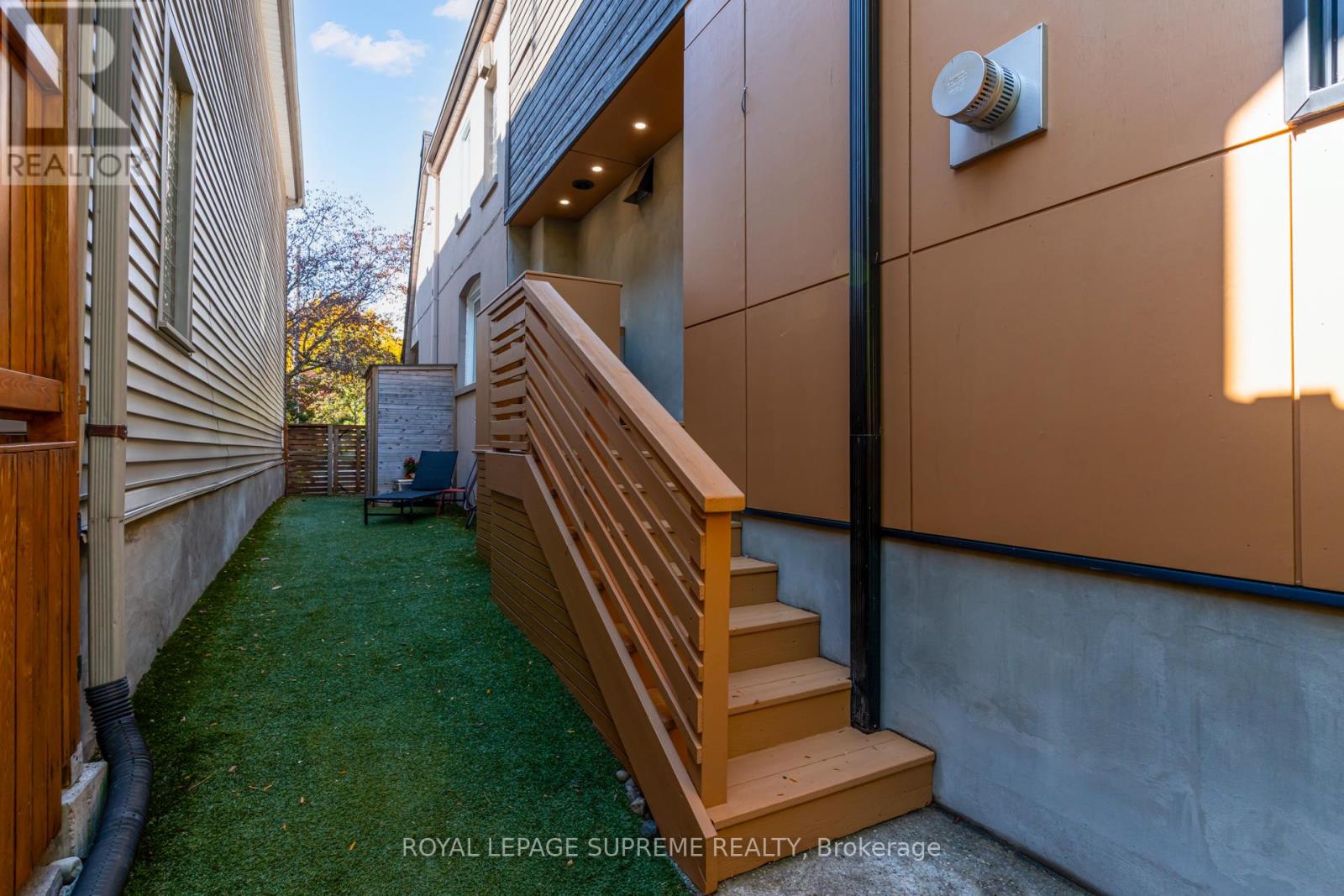 11 West Lynn Avenue, Toronto, Ontario  M4C 3V7 - Photo 29 - E12473376