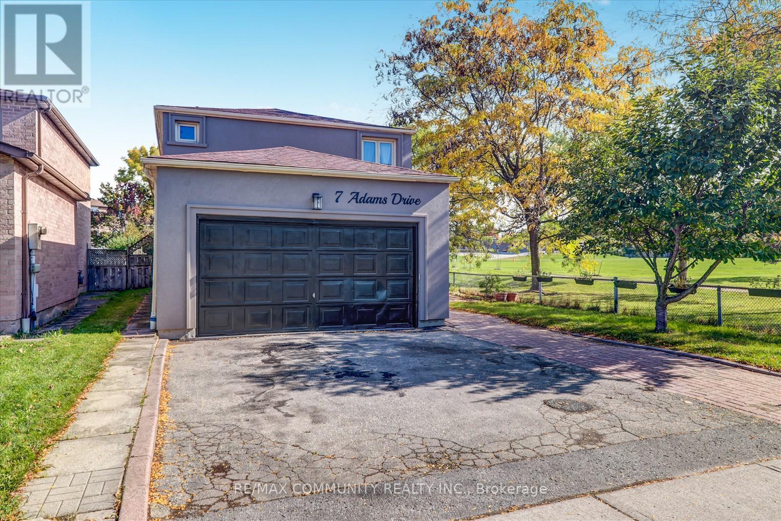 7 Adams Drive, Ajax, Ontario  L1S 5Y6 - Photo 2 - E12473393