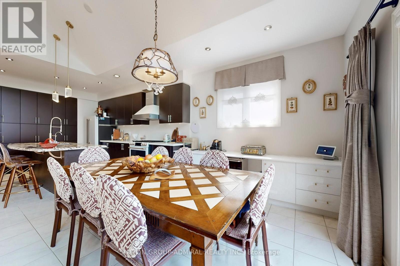 62 Waterton Way, Bradford West Gwillimbury, Ontario  L3Z 0R3 - Photo 14 - N12435089