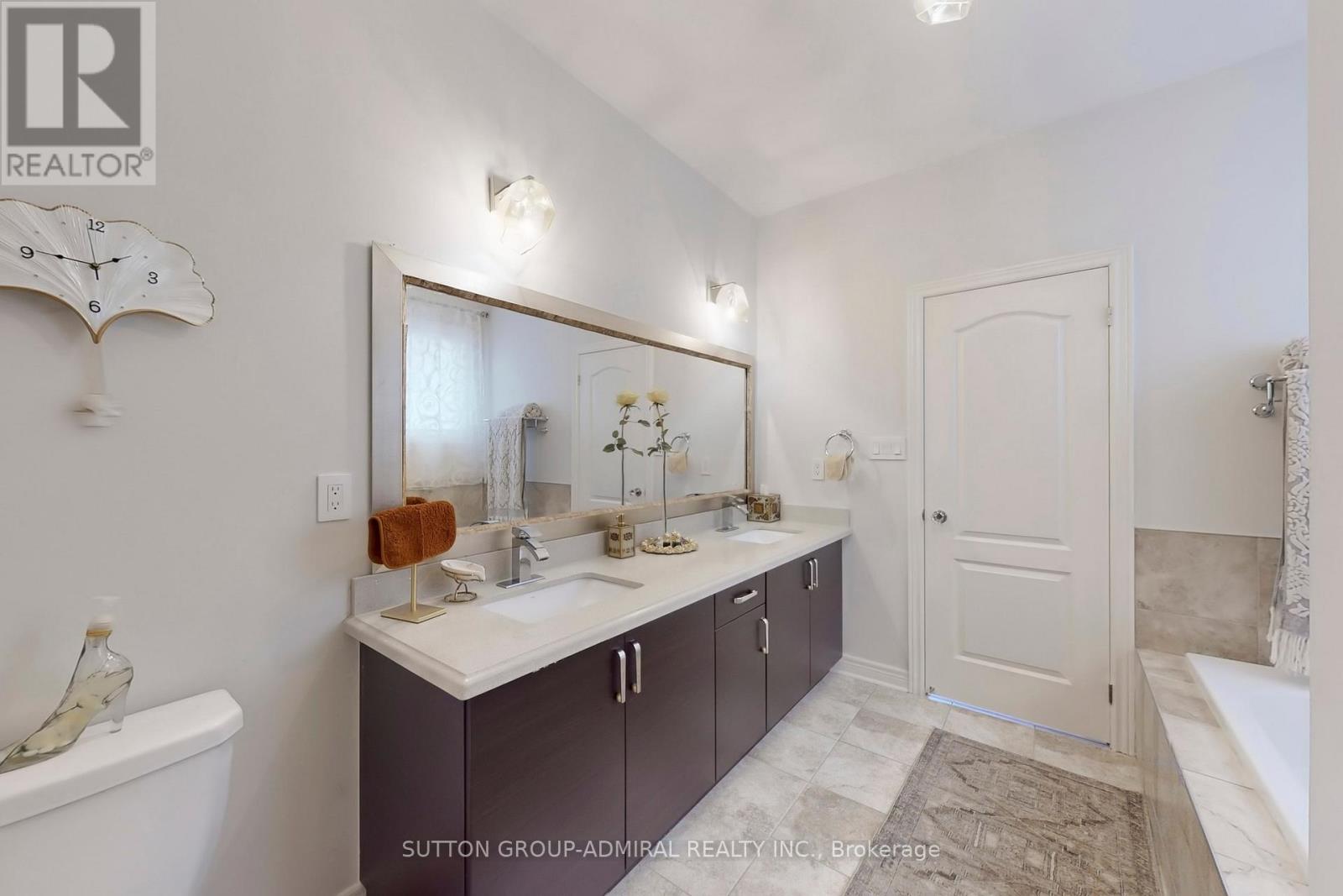 62 Waterton Way, Bradford West Gwillimbury, Ontario  L3Z 0R3 - Photo 25 - N12435089