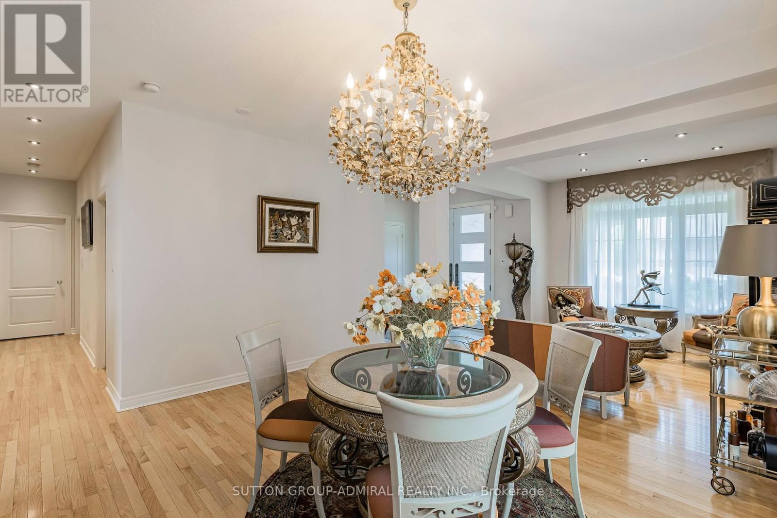 62 Waterton Way, Bradford West Gwillimbury, Ontario  L3Z 0R3 - Photo 8 - N12435089