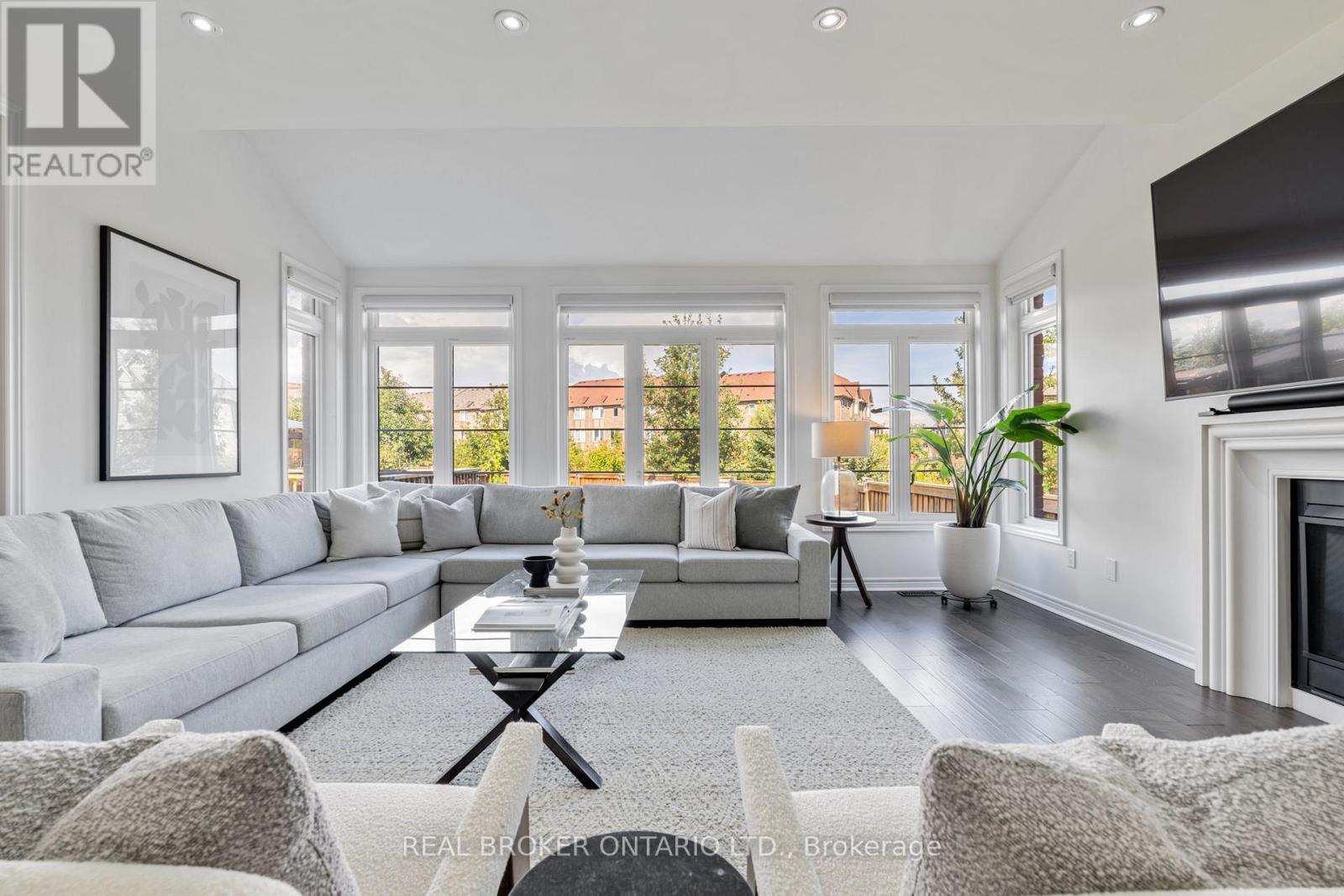 4 Mugford Crescent, Brampton, Ontario  L6Y 6A7 - Photo 11 - W12454619