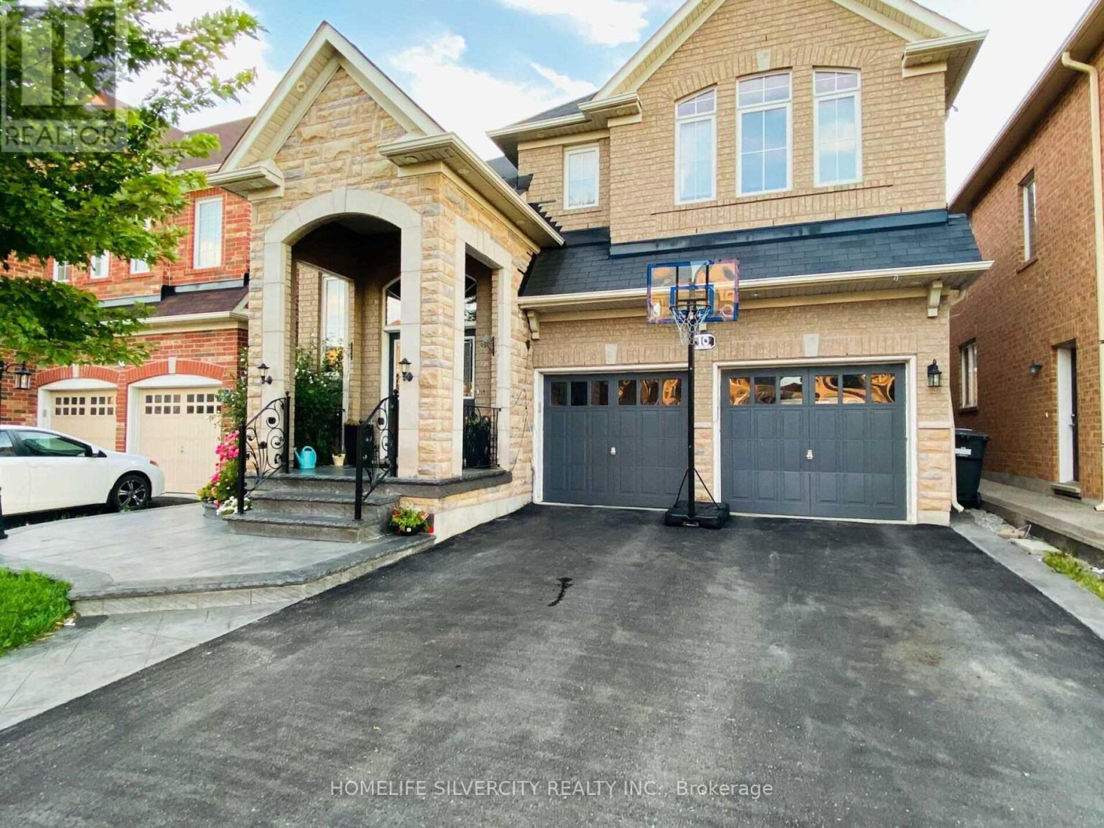 10 BLOOM DRIVE, Brampton, Ontario