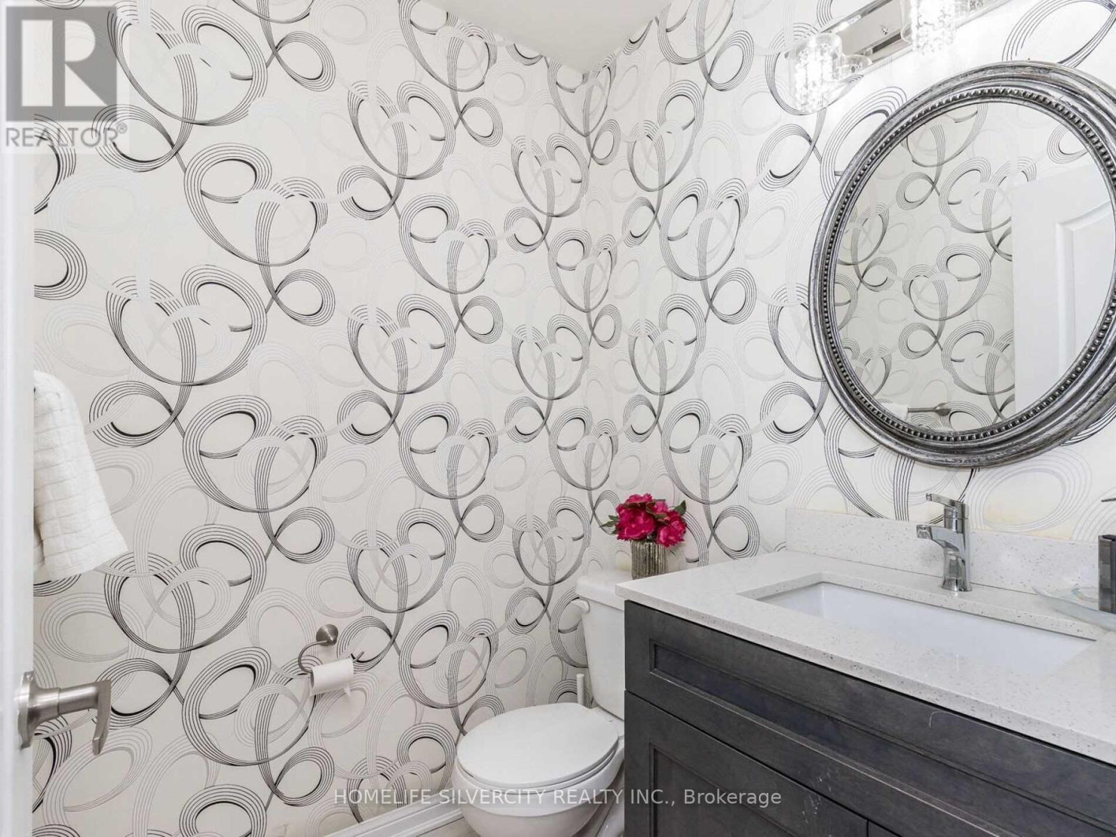 10 Bloom Drive, Brampton, Ontario  L6P 3C2 - Photo 19 - W12471854