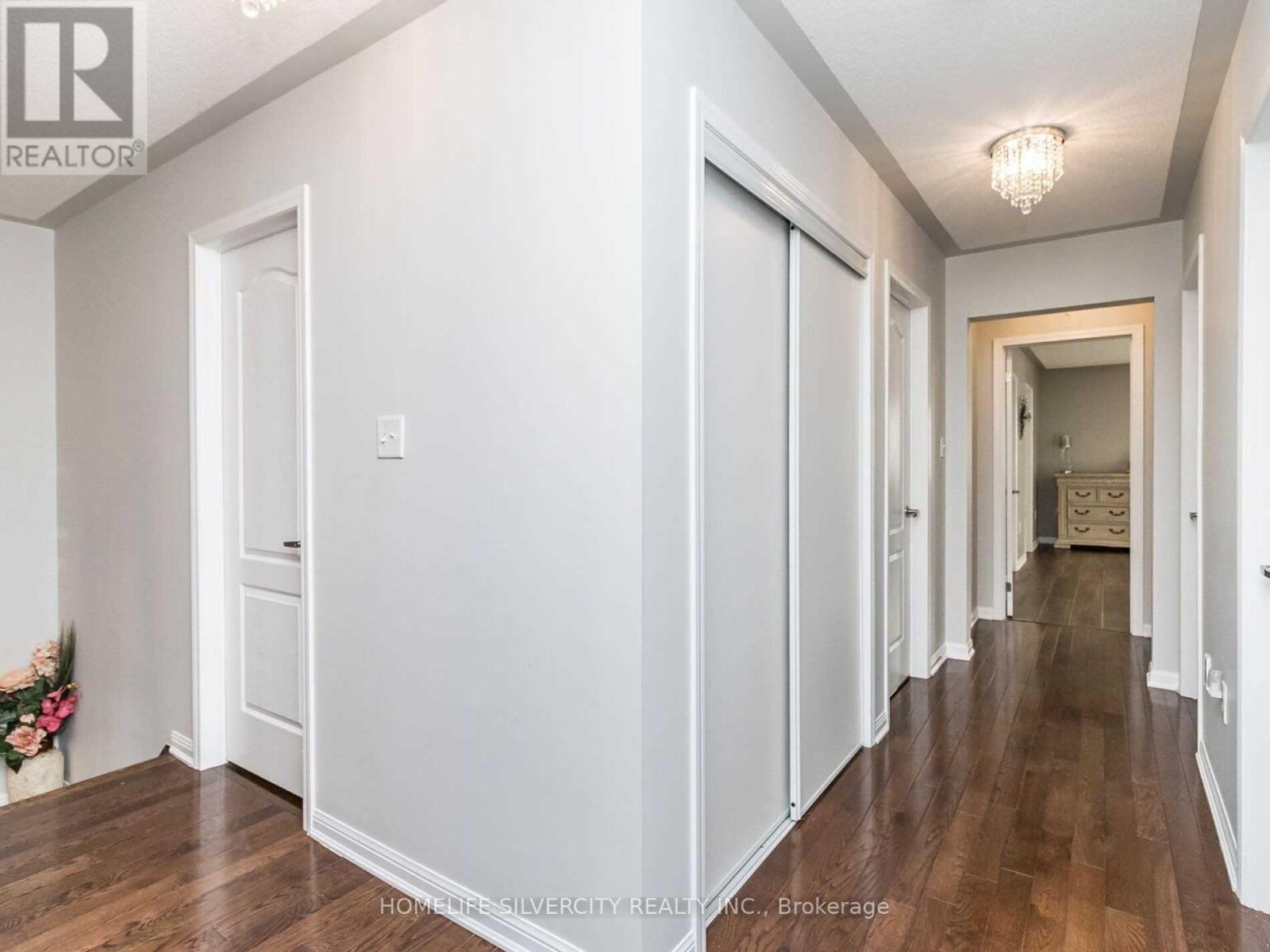 10 Bloom Drive, Brampton, Ontario  L6P 3C2 - Photo 22 - W12471854