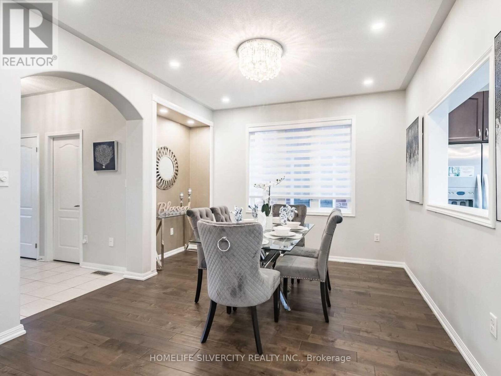 10 Bloom Drive, Brampton, Ontario  L6P 3C2 - Photo 9 - W12471854
