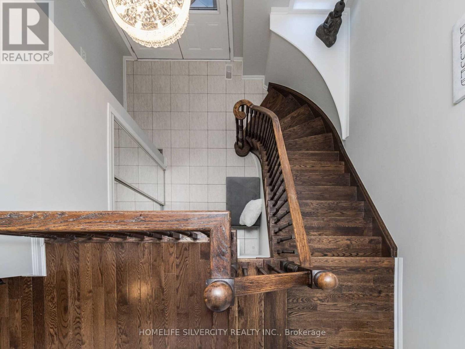10 Bloom Drive, Brampton, Ontario  L6P 3C2 - Photo 20 - W12471854