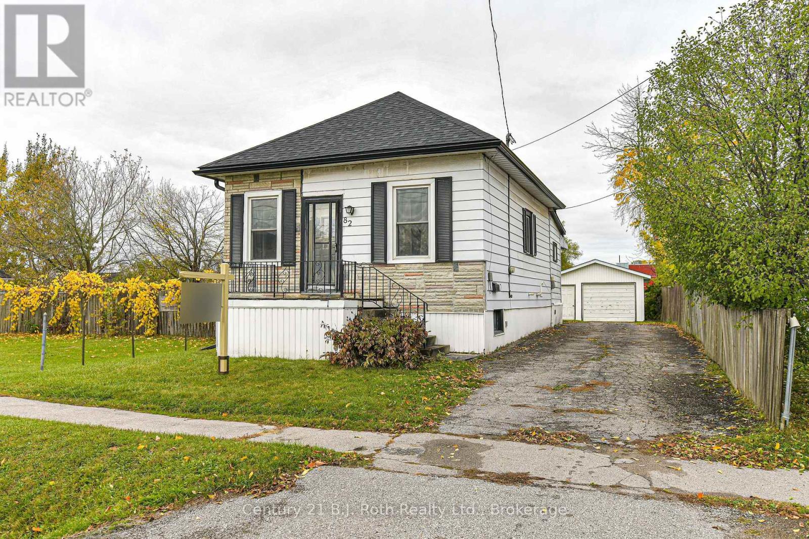 82 Poughkeepsie Street, Orillia, Ontario  L3V 1M8 - Photo 1 - S12473416