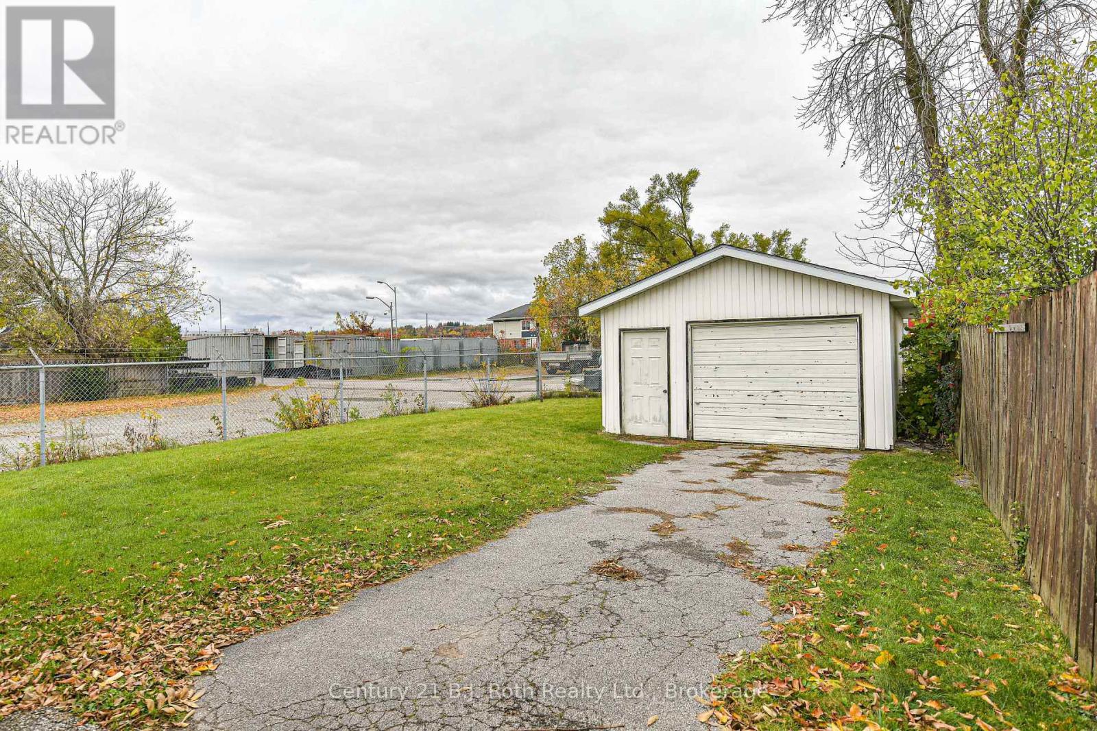 82 Poughkeepsie Street, Orillia, Ontario  L3V 1M8 - Photo 4 - S12473416