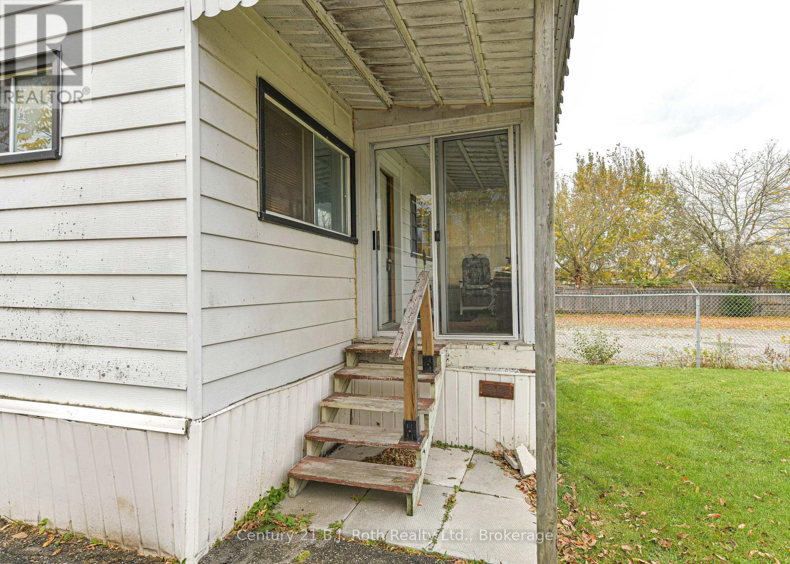 82 Poughkeepsie Street, Orillia, Ontario  L3V 1M8 - Photo 9 - S12473416