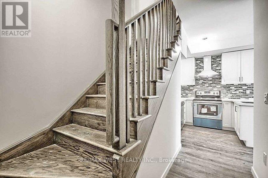 111 - 600 Alex Gardner Circle, Aurora, Ontario  L4G 3G5 - Photo 10 - N12473248