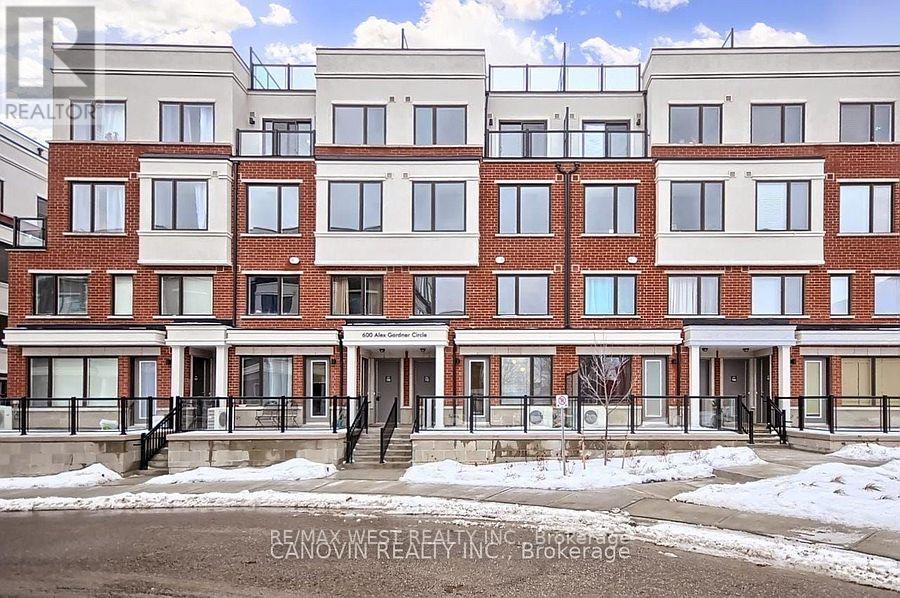 111 - 600 Alex Gardner Circle, Aurora, Ontario  L4G 3G5 - Photo 2 - N12473248