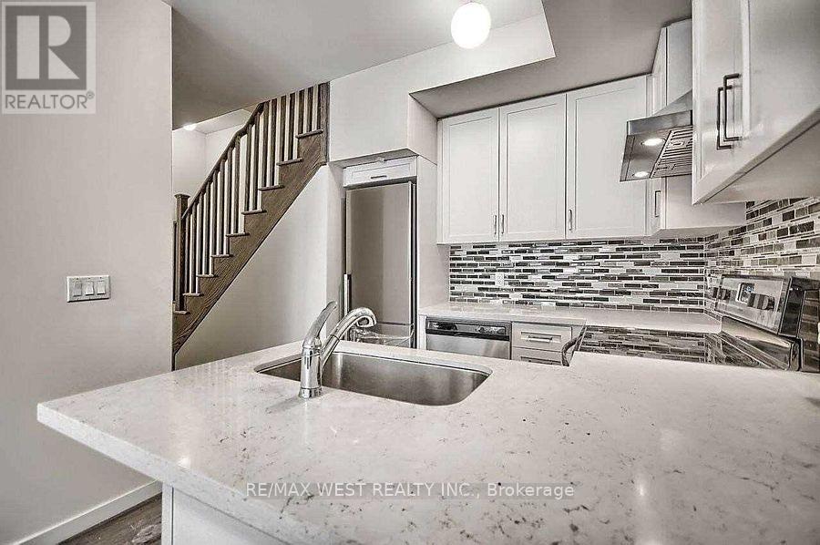 111 - 600 Alex Gardner Circle, Aurora, Ontario  L4G 3G5 - Photo 6 - N12473248