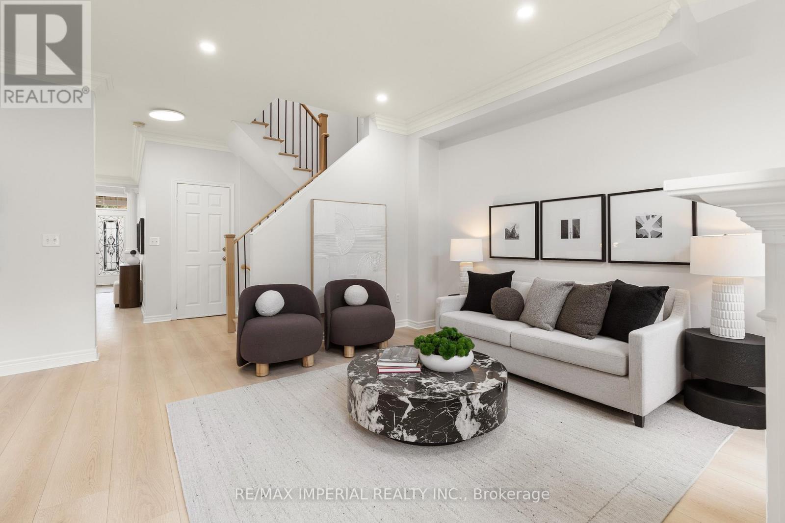 44 Hawkview Boulevard, Vaughan, Ontario  L4H 2E2 - Photo 12 - N12473265