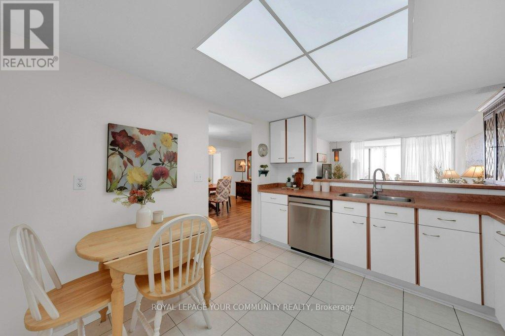 1407 - 33 Weldrick Road E, Richmond Hill, Ontario  L4C 8W4 - Photo 11 - N12473333