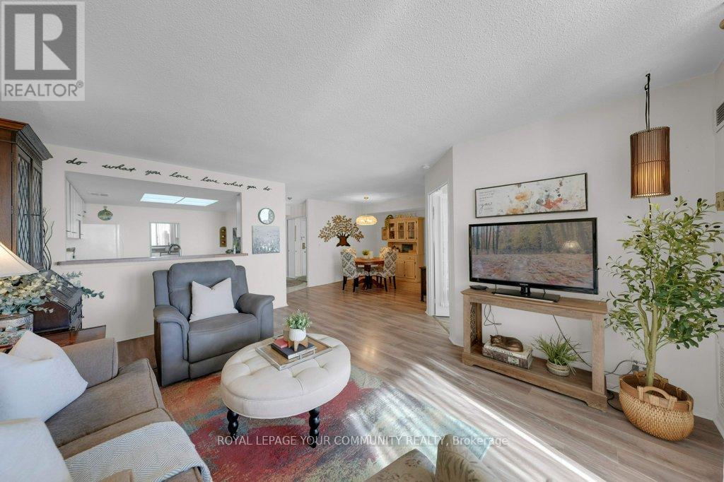 1407 - 33 Weldrick Road E, Richmond Hill, Ontario  L4C 8W4 - Photo 17 - N12473333