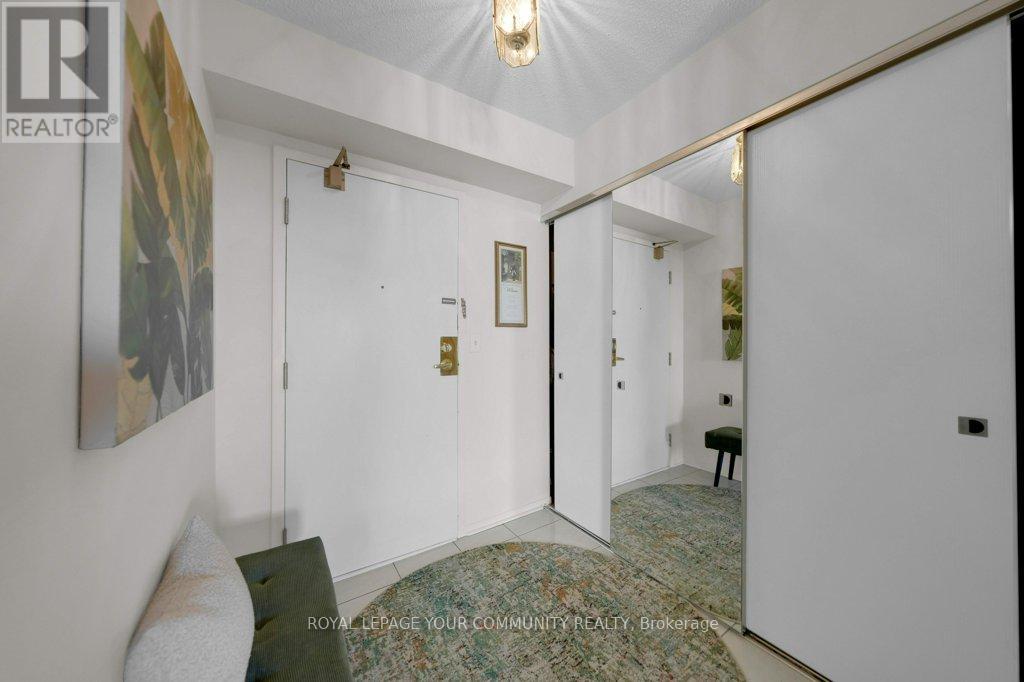 1407 - 33 Weldrick Road E, Richmond Hill, Ontario  L4C 8W4 - Photo 6 - N12473333