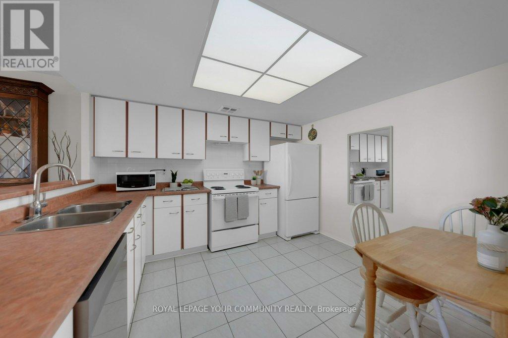 1407 - 33 Weldrick Road E, Richmond Hill, Ontario  L4C 8W4 - Photo 8 - N12473333