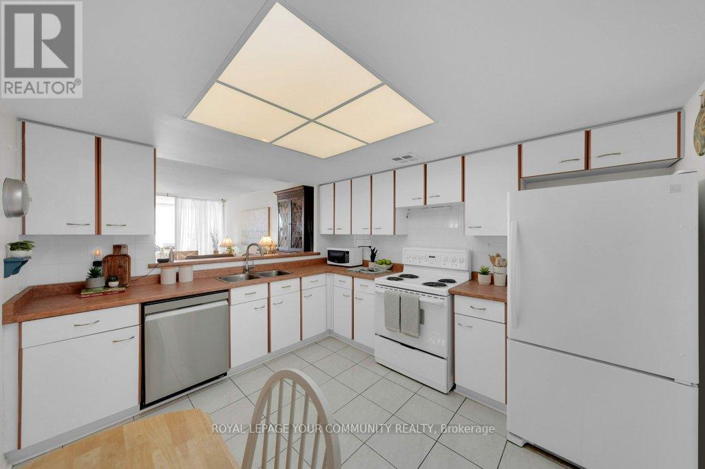 1407 - 33 Weldrick Road E, Richmond Hill, Ontario  L4C 8W4 - Photo 9 - N12473333