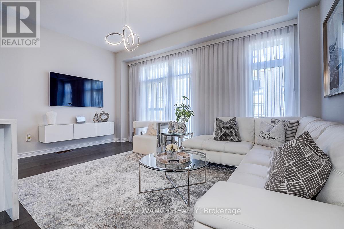 30 Laskin Drive, Vaughan, Ontario  L6A 5A4 - Photo 12 - N12473369