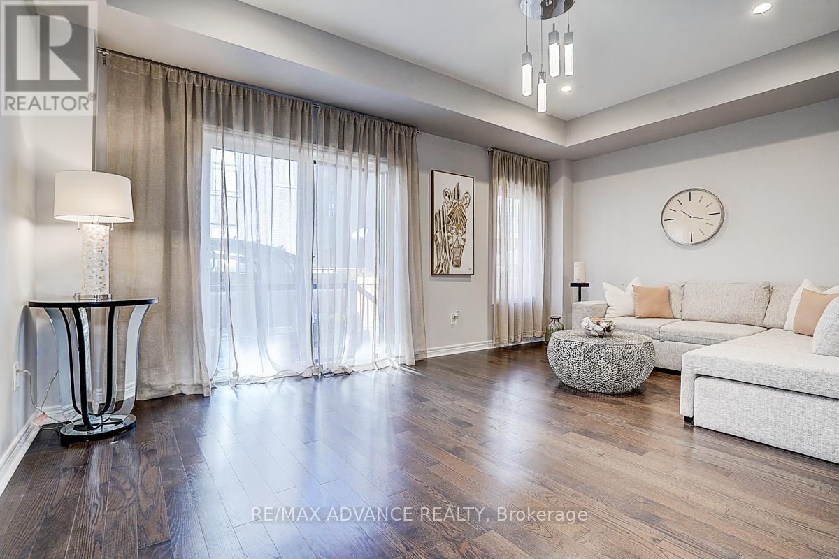 30 Laskin Drive, Vaughan, Ontario  L6A 5A4 - Photo 4 - N12473369