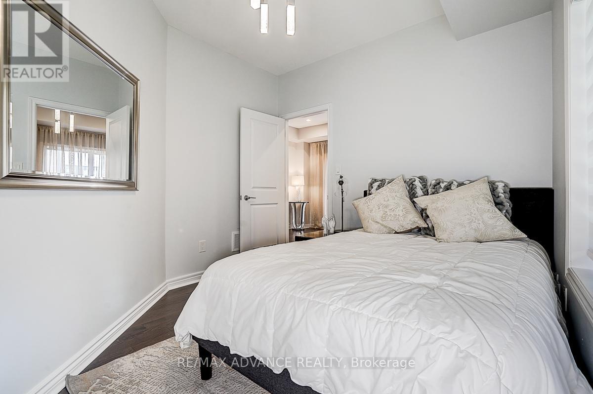 30 Laskin Drive, Vaughan, Ontario  L6A 5A4 - Photo 5 - N12473369