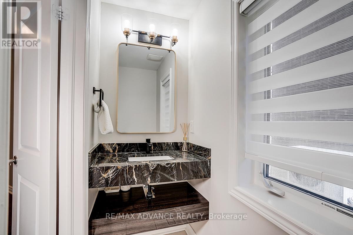 30 Laskin Drive, Vaughan, Ontario  L6A 5A4 - Photo 6 - N12473369