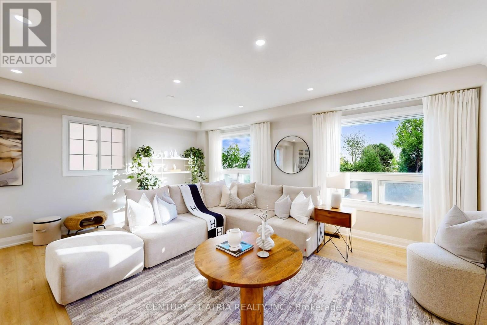60 HUXTABLE LANE, Toronto, Ontario