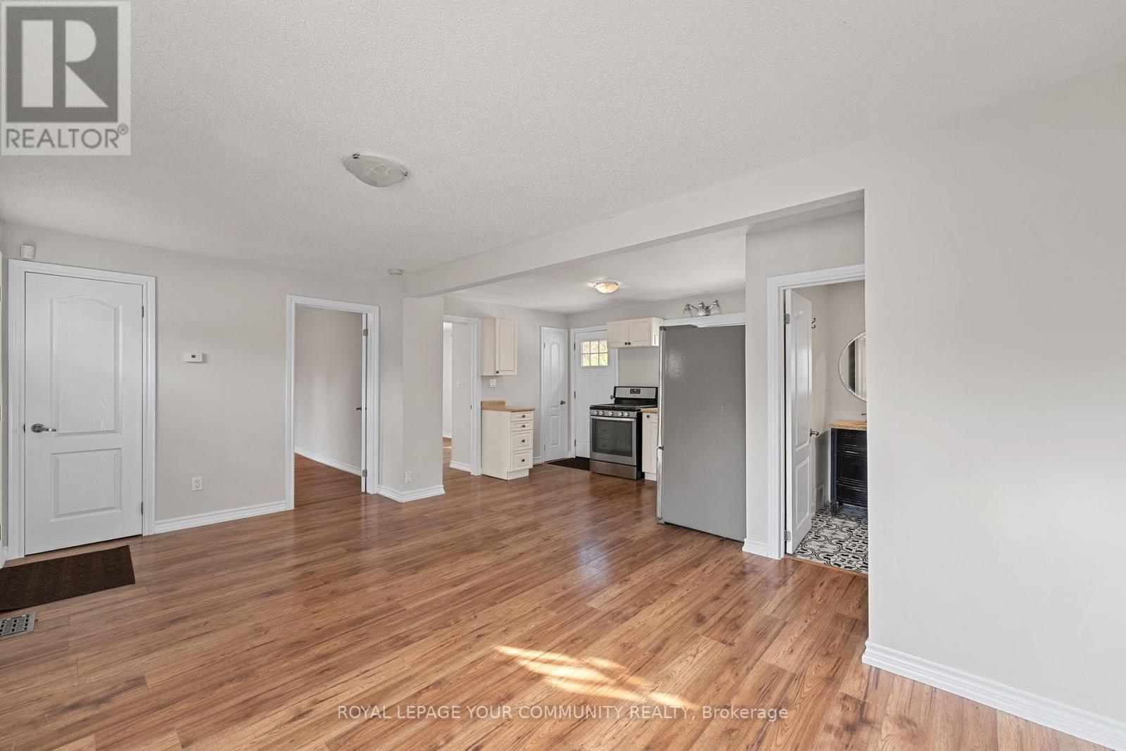 210 Cox Mill Road, Barrie, Ontario  L4N 4G5 - Photo 10 - S12473351