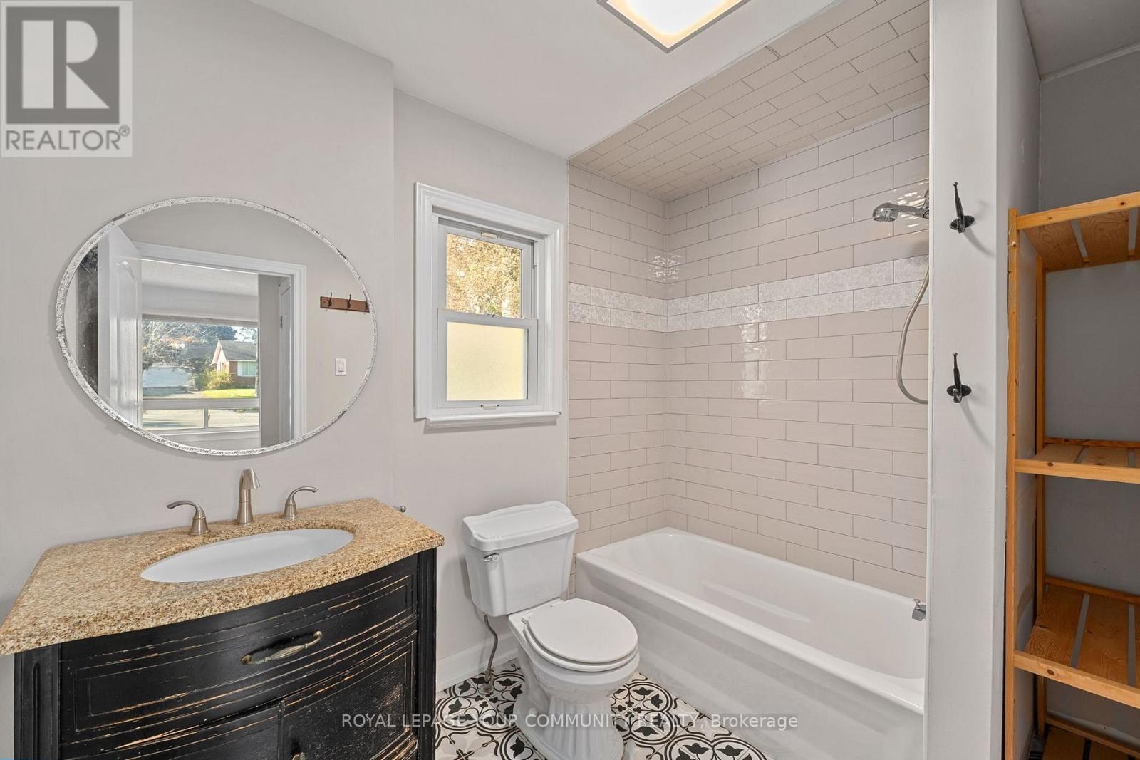 210 Cox Mill Road, Barrie, Ontario  L4N 4G5 - Photo 15 - S12473351