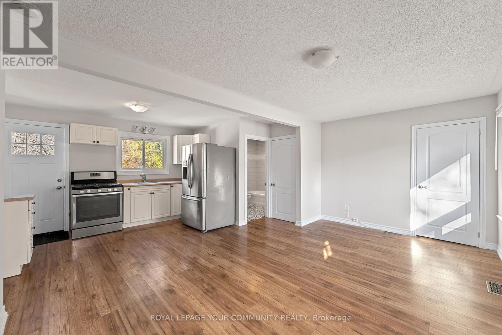 210 Cox Mill Road, Barrie, Ontario  L4N 4G5 - Photo 4 - S12473351