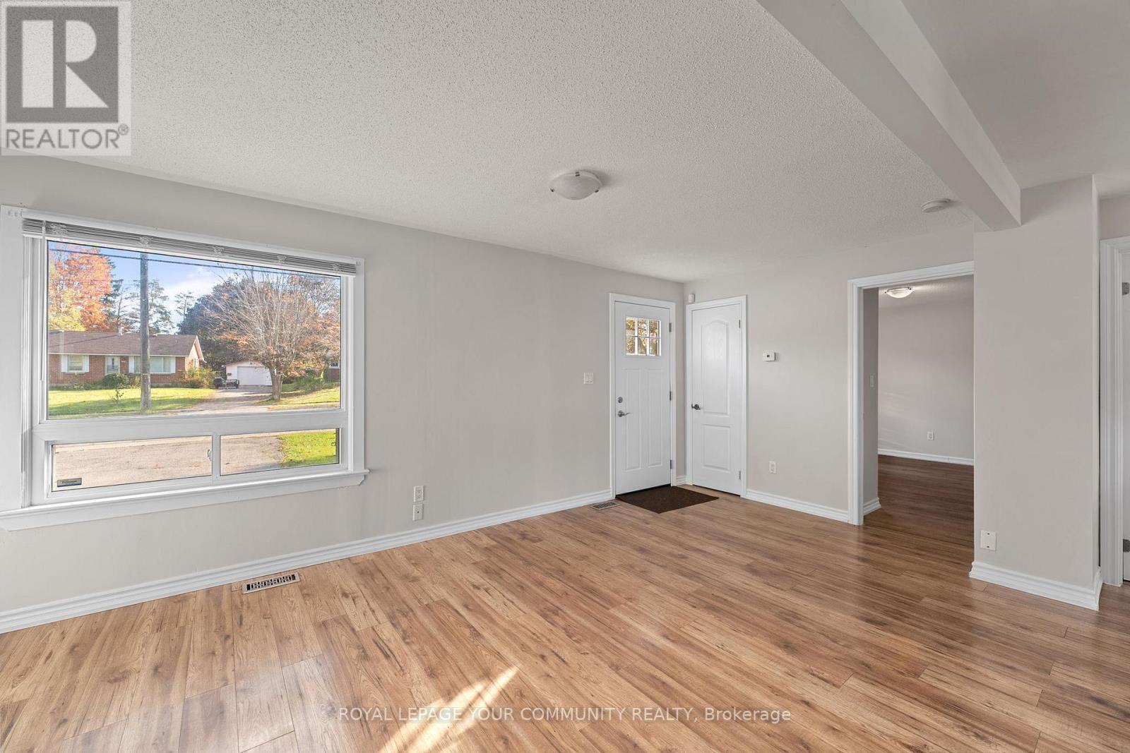 210 Cox Mill Road, Barrie, Ontario  L4N 4G5 - Photo 9 - S12473351