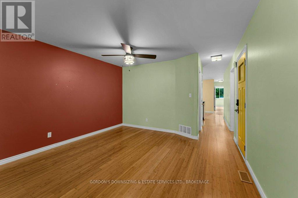 464 Freeman Crescent, Kingston (Kingston East (Incl Barret Crt)), Ontario  K7K 7C8 - Photo 7 - X12473452