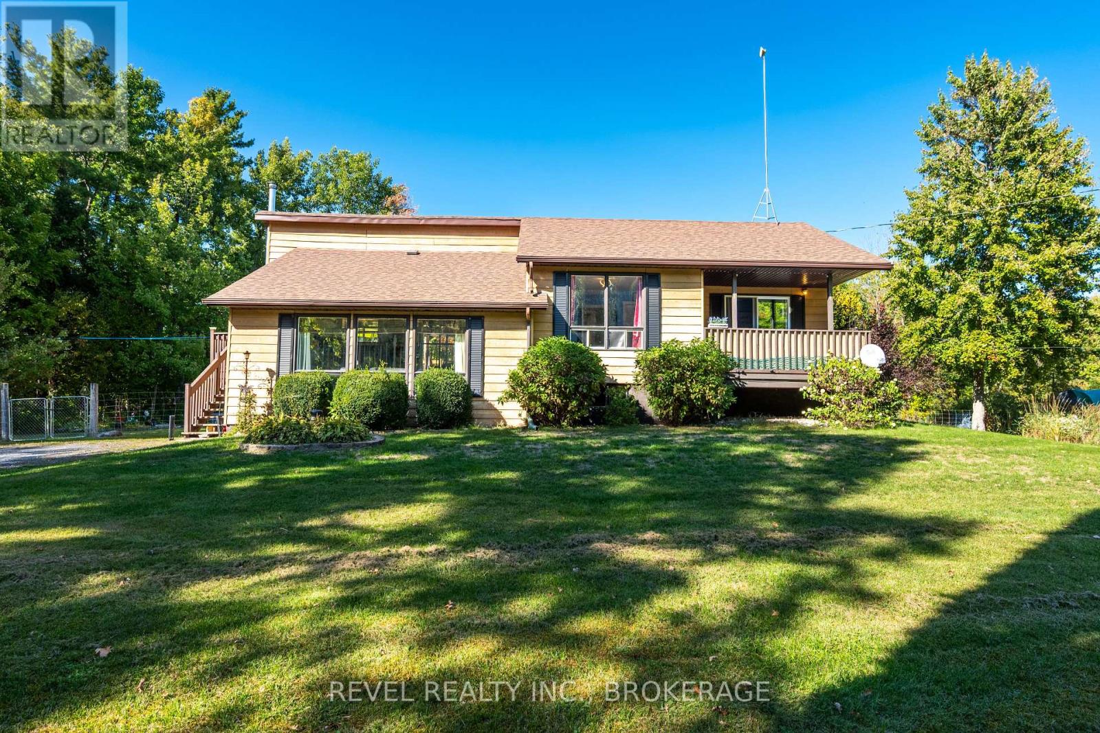 930 HAIG ROAD, Front of Leeds & Seeleys Bay, Ontario