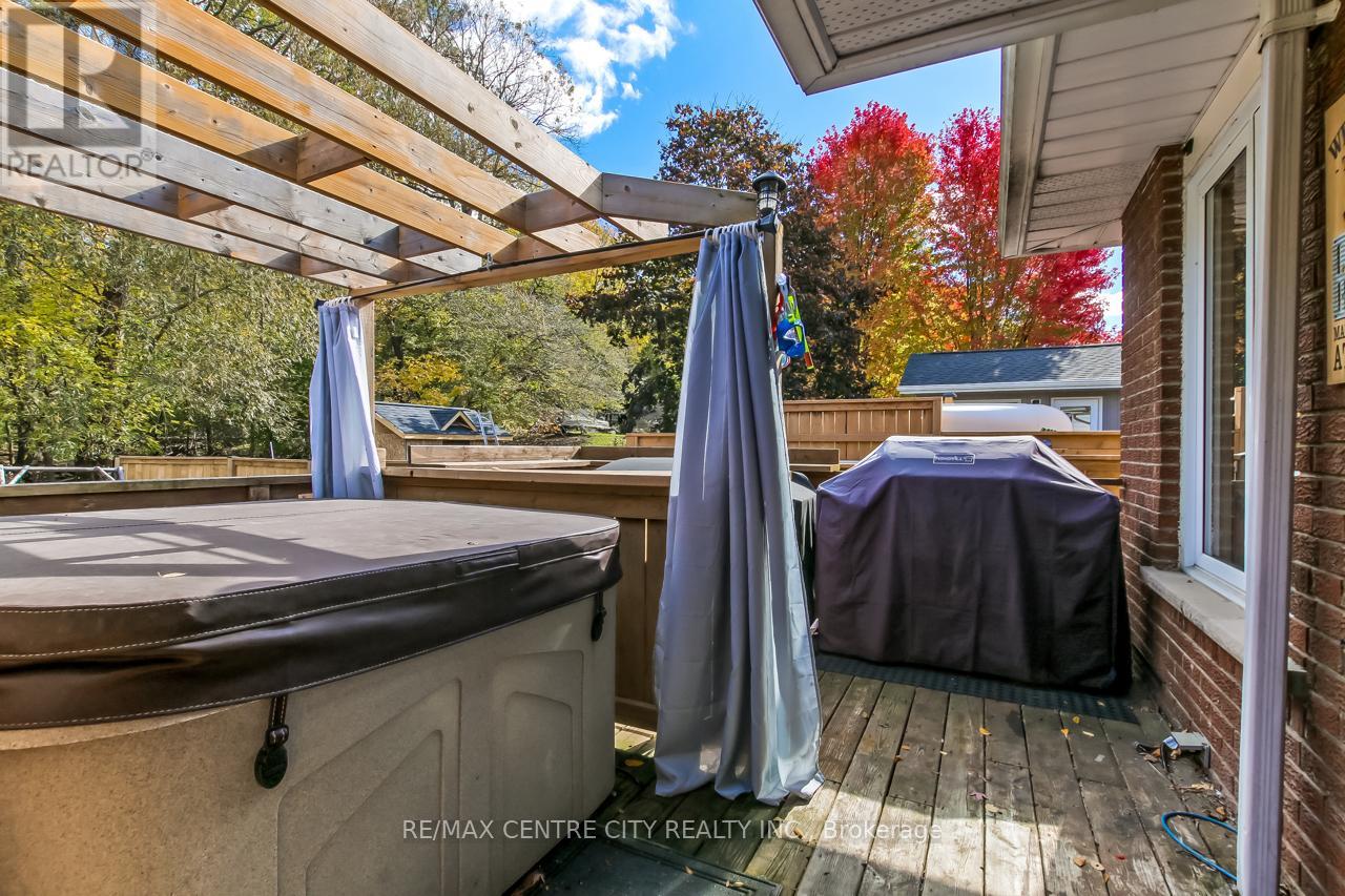 A - 263 Frances Street, Central Elgin (Port Stanley), Ontario  N5L 1A8 - Photo 19 - X12473456