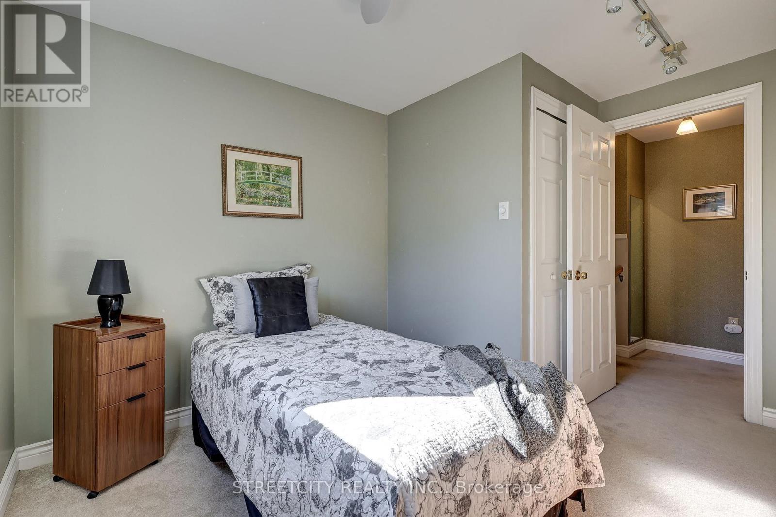 71 Glenburnie Crescent, London North (North H), Ontario  N5X 2A1 - Photo 30 - X12473458