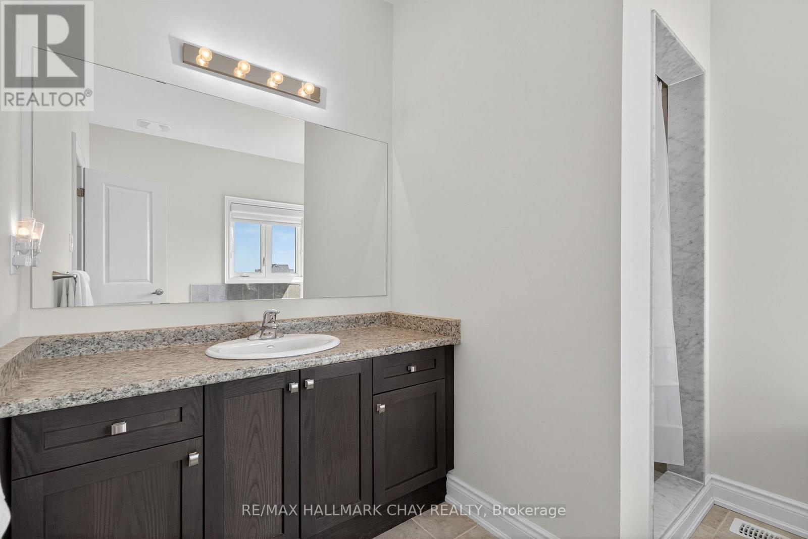 47 Victoria Street E, Innisfil, Ontario  L0L 1L0 - Photo 24 - N12400143