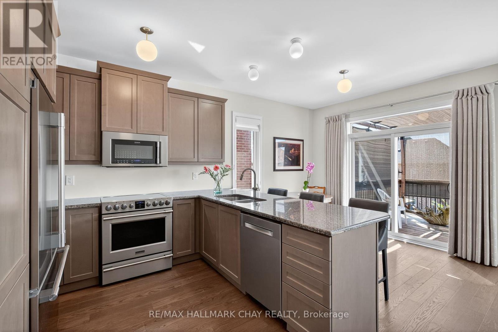 47 Victoria Street E, Innisfil, Ontario  L0L 1L0 - Photo 17 - N12400143