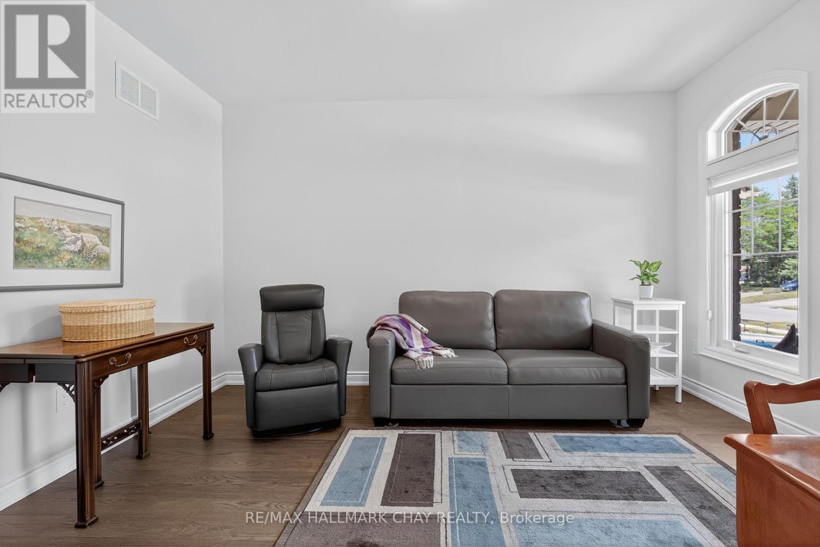 47 Victoria Street E, Innisfil, Ontario  L0L 1L0 - Photo 9 - N12400143